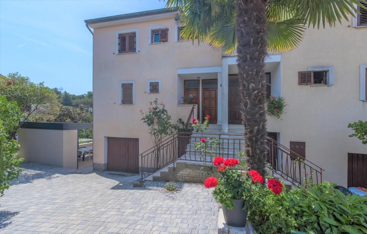 Poli Nona - Renovated In 2023 Apartment Porec Exterior photo