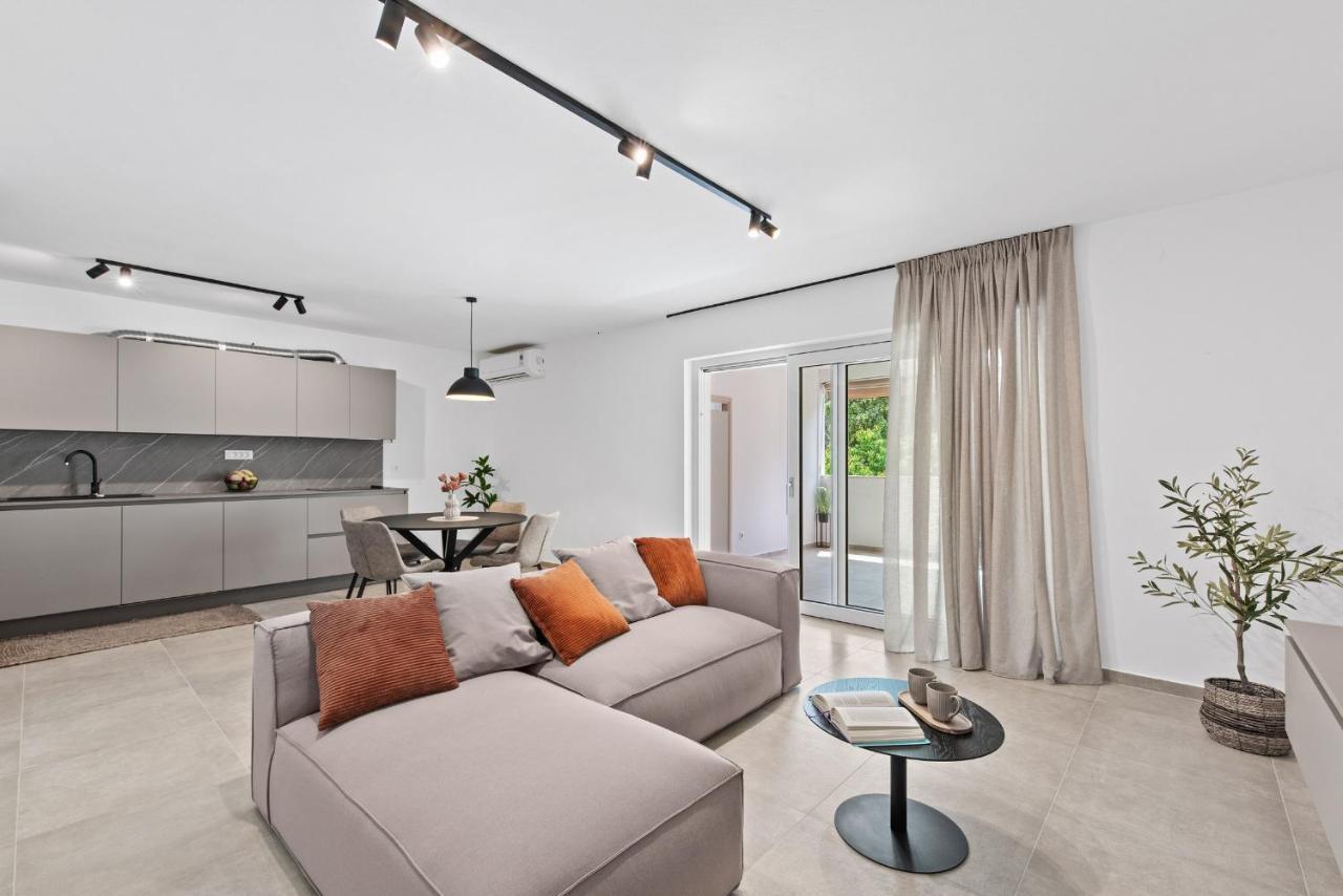 Poli Nona - Renovated In 2023 Apartment Porec Exterior photo