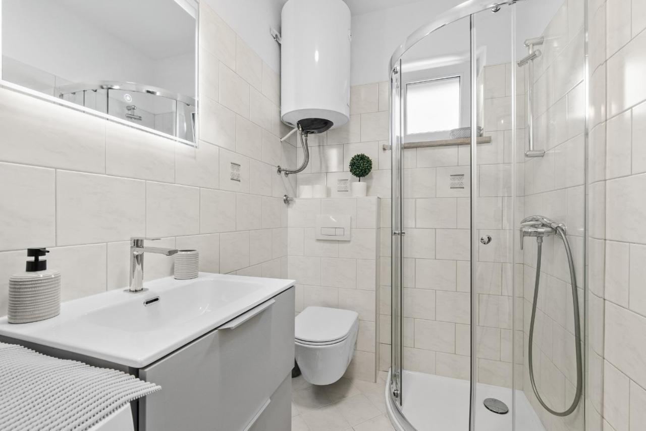 Poli Nona - Renovated In 2023 Apartment Porec Exterior photo